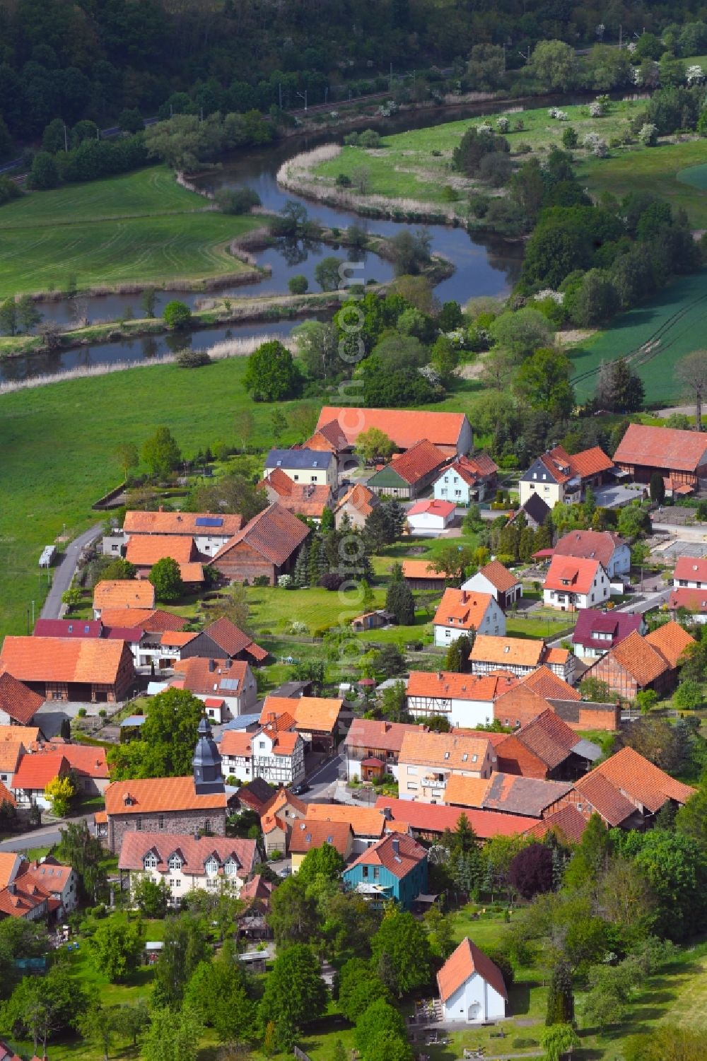 Sallmannshausen from the bird's eye view: Village view in Sallmannshausen in the state Thuringia, Germany