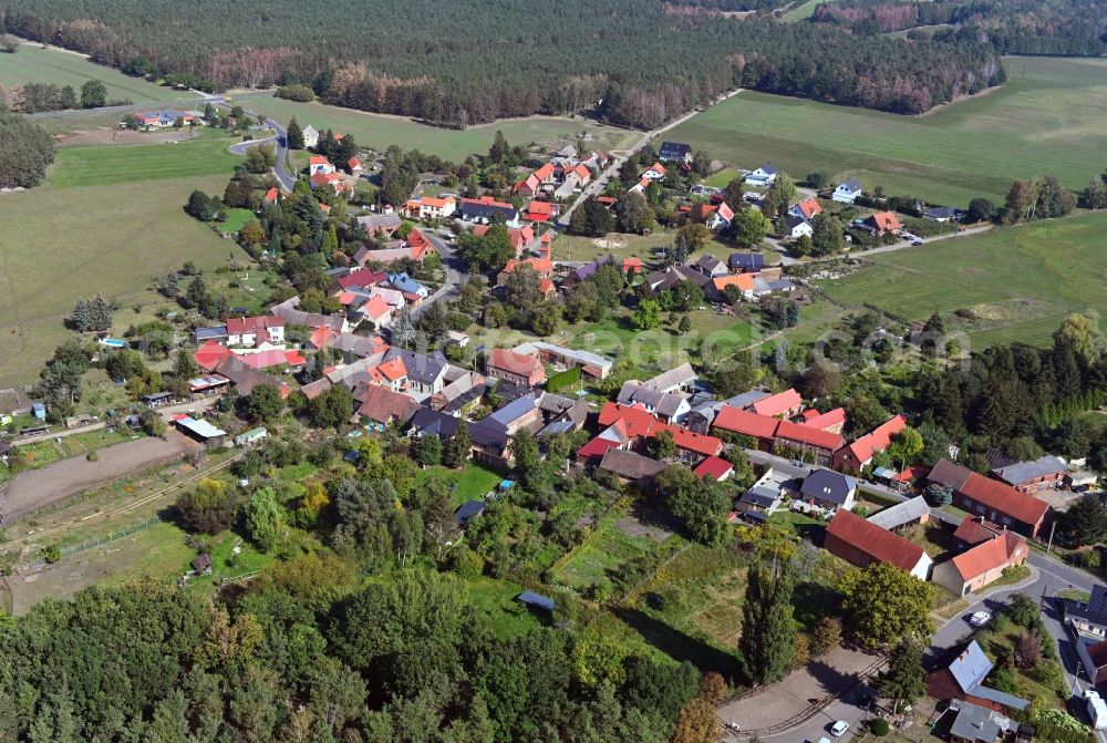 Uthausen from the bird's eye view: Village view in Uthausen in the state Saxony-Anhalt, Germany