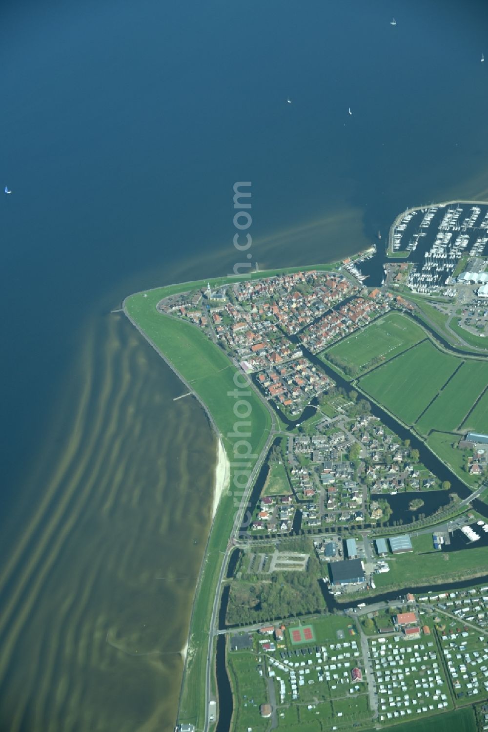 Aerial photograph Hindeloopen - Village view of Hindeloopen on the edge of the IJsselmeer in Friesland, Netherlands
