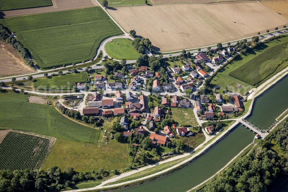 Aerial photograph Hofham - Village view on the banks of the Mittlere-Isar Canal and the Isar in Hofham in the state Bavaria, Germany