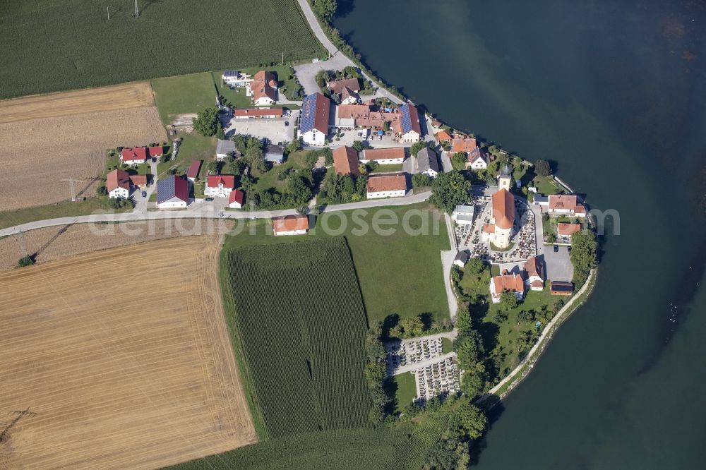 Aerial image Eching - Village view on the banks of the Mittlere-Isar Canal in Eching in the state Bavaria, Germany