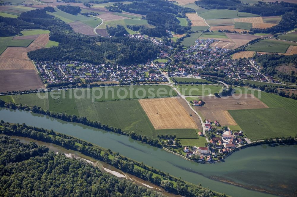 Aerial photograph Eching - Village view on the banks of the Mittlere-Isar Canal in Eching in the state Bavaria, Germany