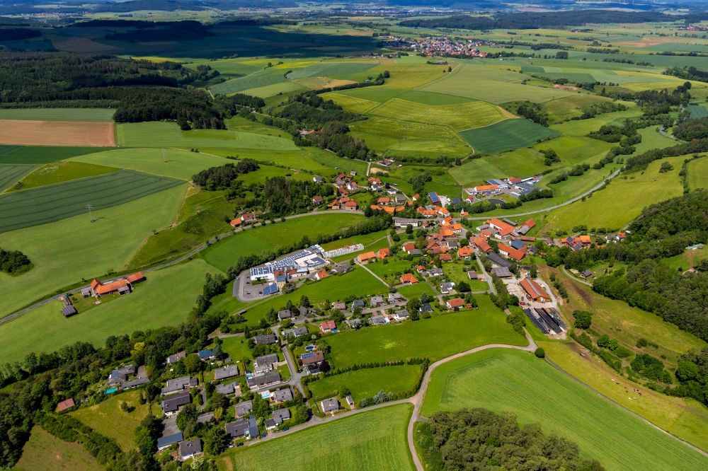 Aerial photograph Alraft - Agricultural land and field borders surround the settlement area of the village in Alraft in the state Hesse, Germany
