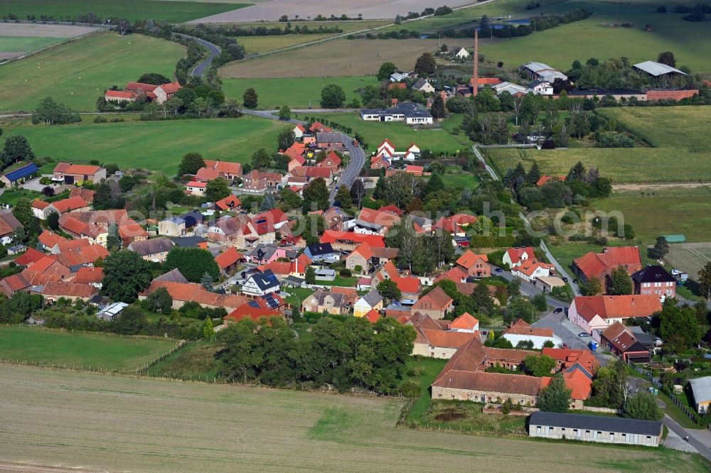Aerial photograph Döhren - Agricultural land and field borders surround the settlement area of the village in Doehren in the state Saxony-Anhalt, Germany