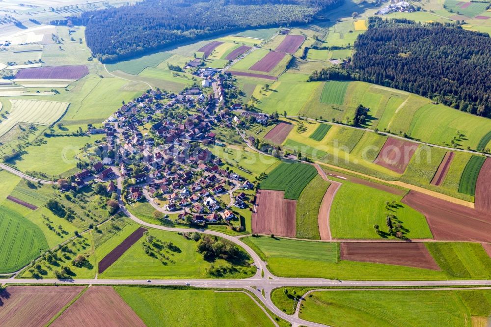 Aerial photograph Durrweiler - Agricultural land and field borders surround the settlement area of the village in Durrweiler in the state Baden-Wurttemberg, Germany