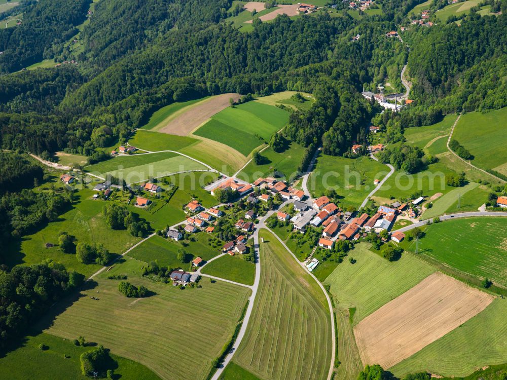 Aerial image Aigenstadl - Agricultural land and field boundaries surround the settlement area of the village in Aigenstadl in the state Bavaria, Germany