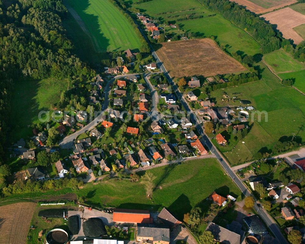 Aerial image Alt Mölln - Agricultural land and field boundaries surround the settlement area of the village in Alt Mölln in the state Schleswig-Holstein, Germany