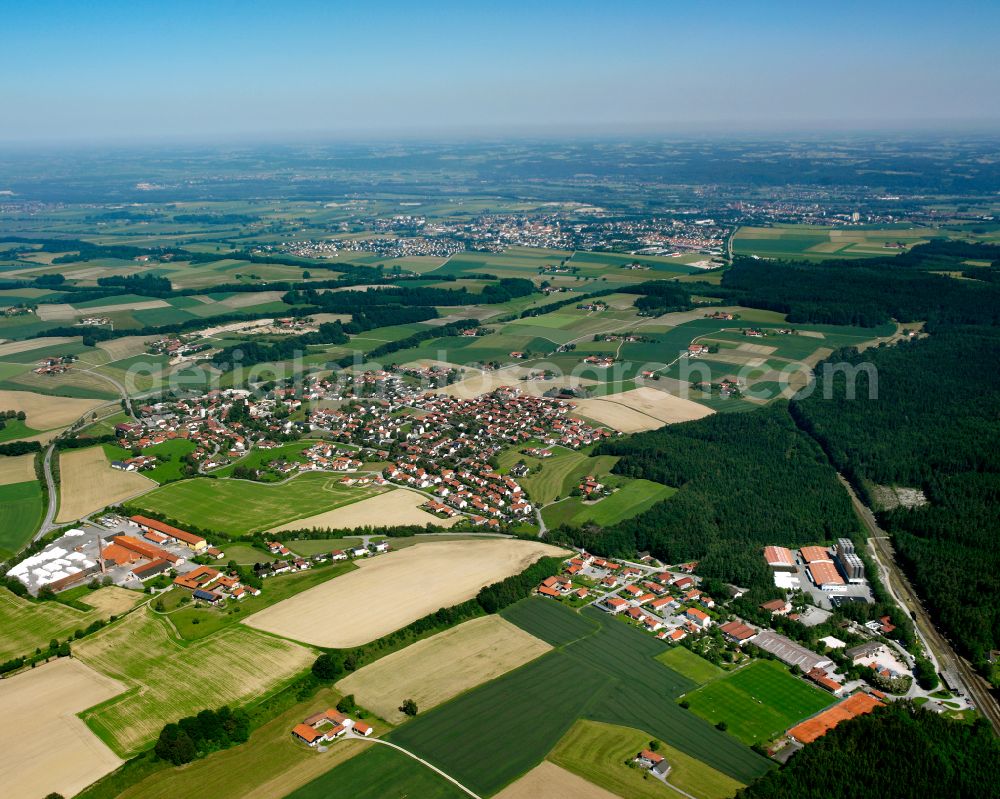 Aerial photograph Altenbuch - Agricultural land and field boundaries surround the settlement area of the village in Altenbuch in the state Bavaria, Germany