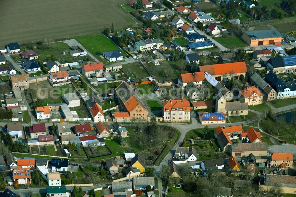 Aerial photograph Asendorf - Agricultural land and field boundaries surround the settlement area of the village in Asendorf in the state Saxony-Anhalt, Germany