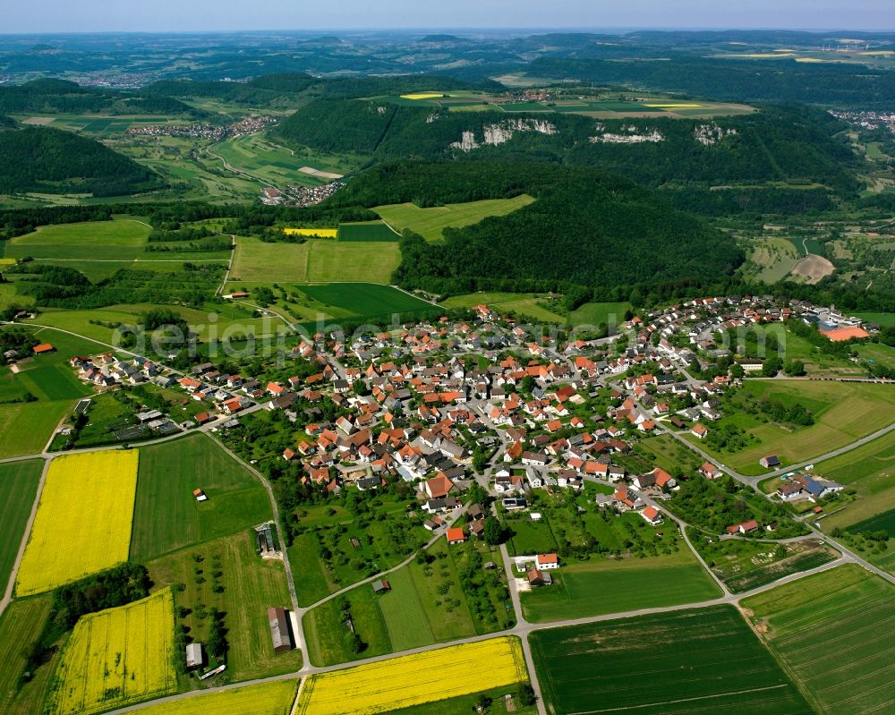 Aerial photograph Aufhausen - Agricultural land and field boundaries surround the settlement area of the village in Aufhausen in the state Baden-Wuerttemberg, Germany