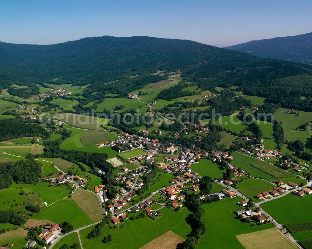 Außerirlach from the bird's eye view: Agricultural land and field boundaries surround the settlement area of the village in Außerirlach in the state Bavaria, Germany