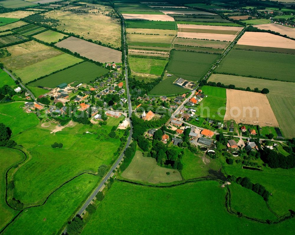 Aerial photograph Büchen-Dorf - Agricultural land and field boundaries surround the settlement area of the village in Büchen-Dorf in the state Schleswig-Holstein, Germany