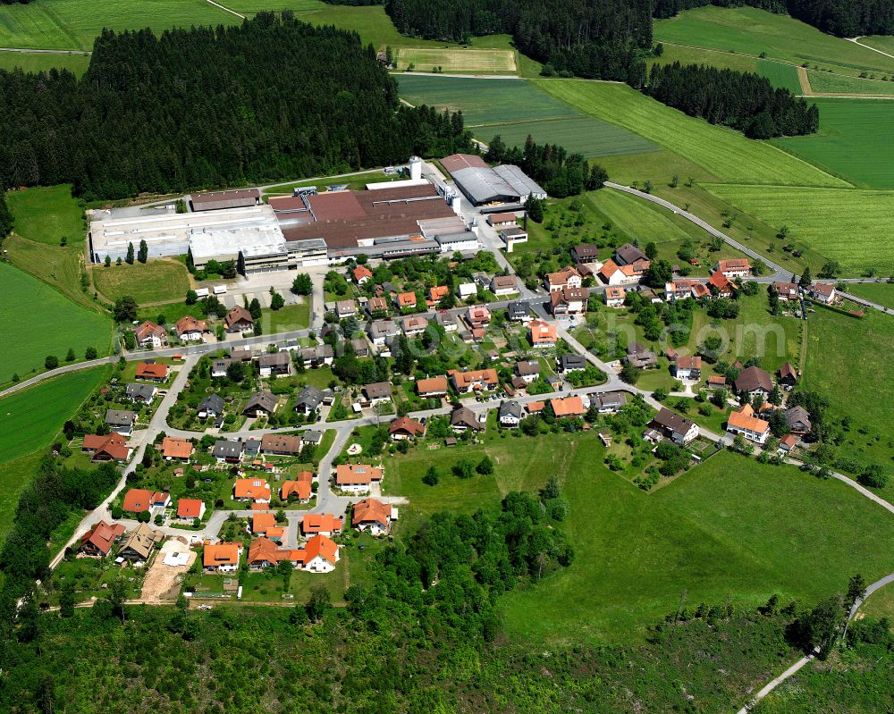 Aerial photograph Überberg - Agricultural land and field boundaries surround the settlement area of the village in Überberg in the state Baden-Wuerttemberg, Germany