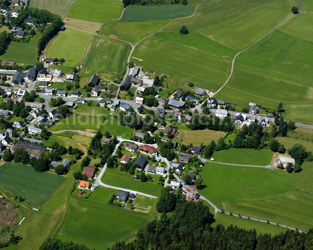 Aerial image Bobengrün - Agricultural land and field boundaries surround the settlement area of the village in Bobengrün in the state Bavaria, Germany