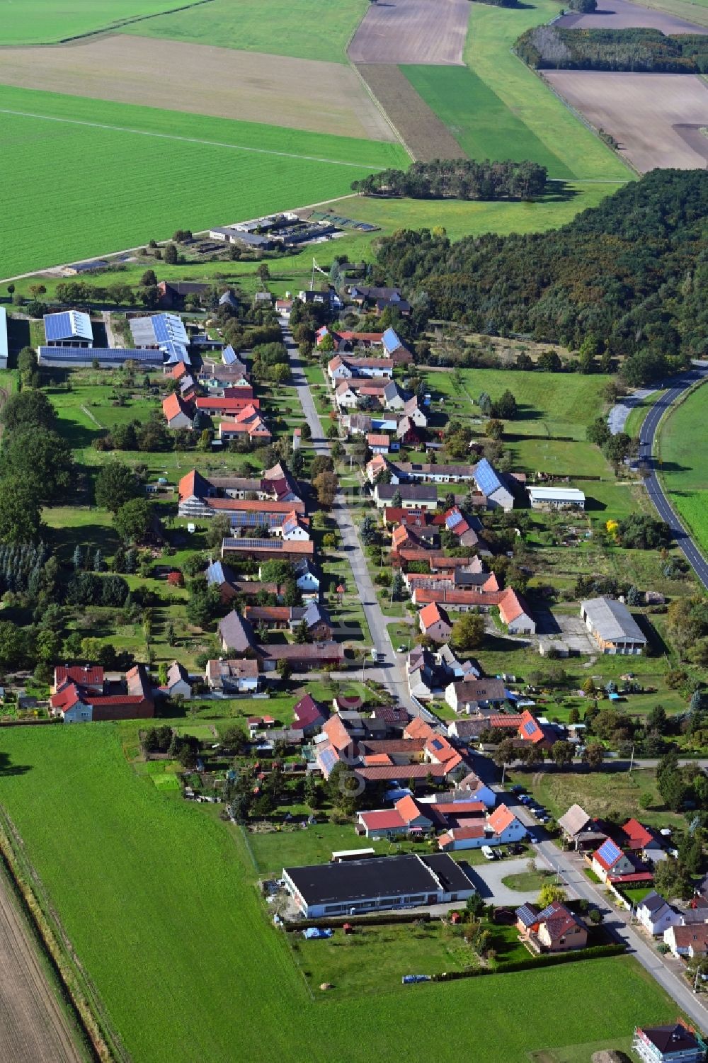 Borken from the bird's eye view: Agricultural land and field boundaries surround the settlement area of the village in Borken in the state Brandenburg, Germany