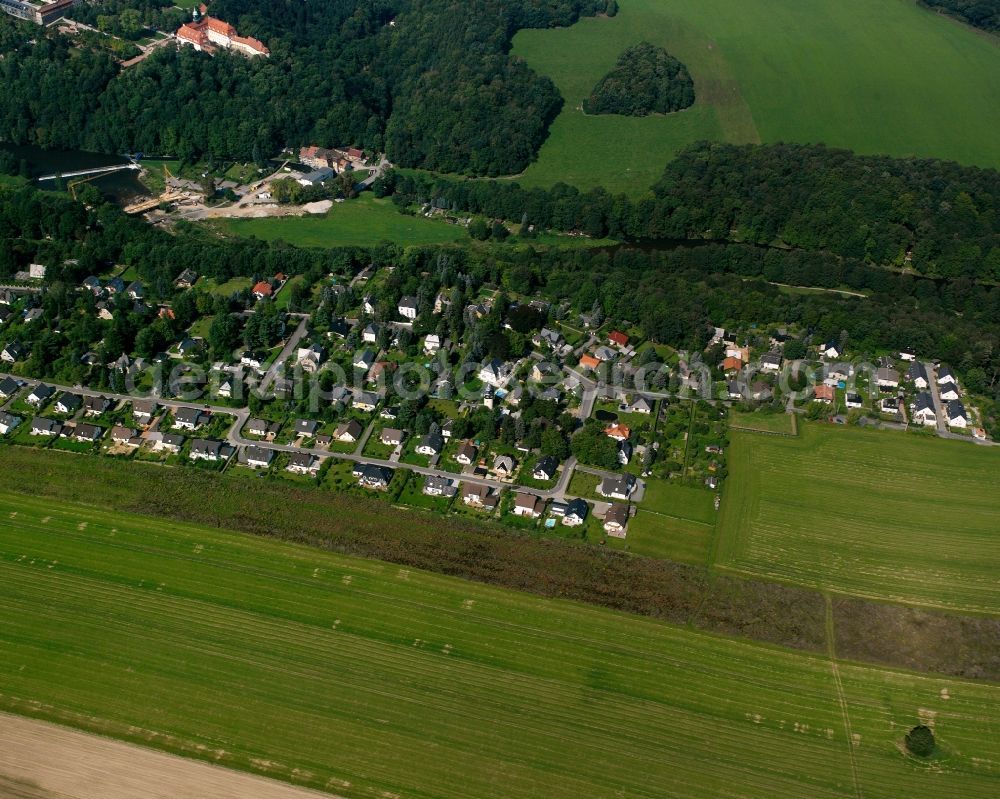 Braunsdorf from the bird's eye view: Agricultural land and field boundaries surround the settlement area of the village in Braunsdorf in the state Saxony, Germany