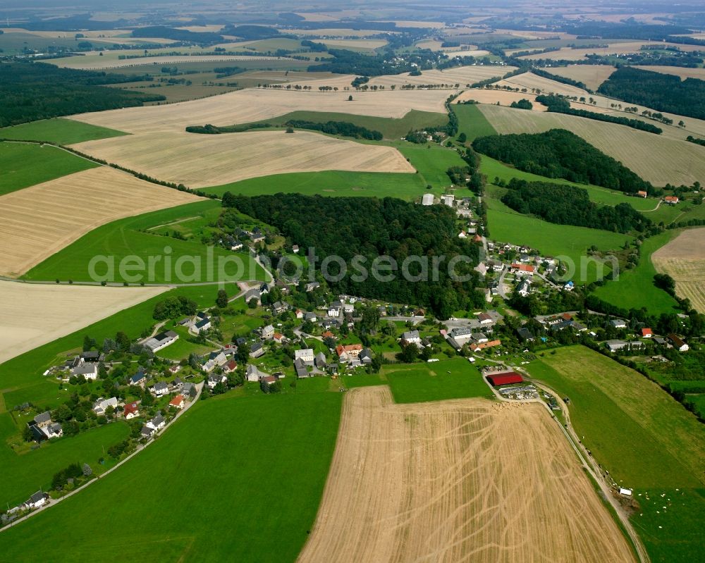 Aerial photograph Börnichen - Agricultural land and field boundaries surround the settlement area of the village in Börnichen in the state Saxony, Germany