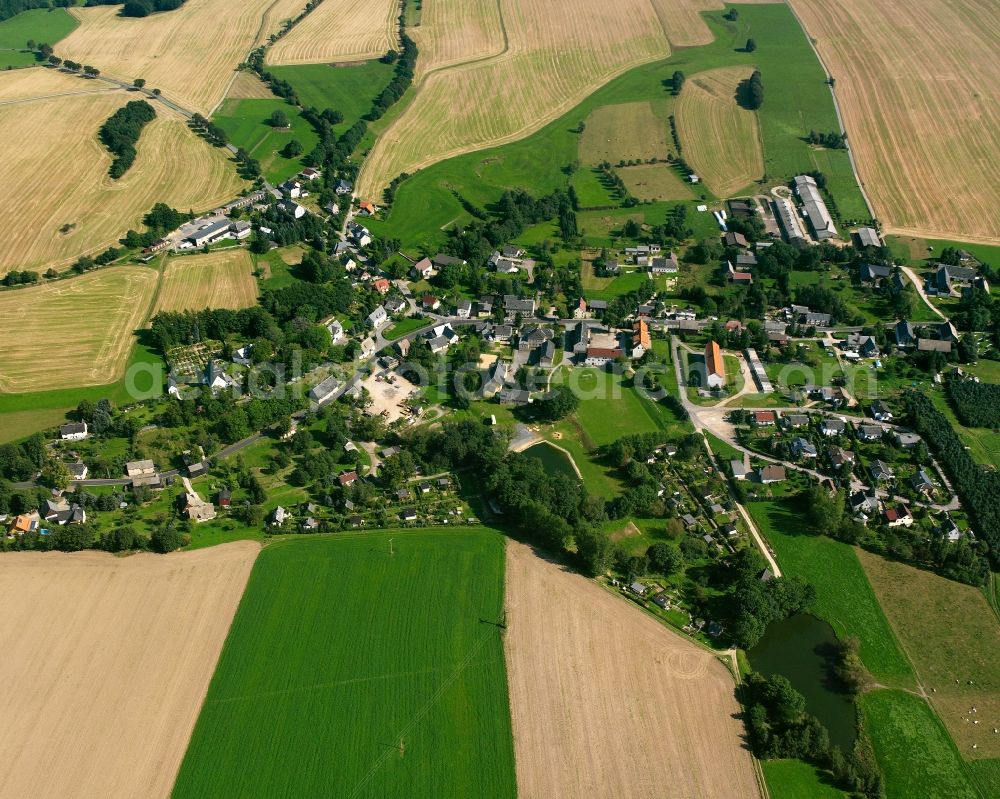 Aerial photograph Burkersdorf - Agricultural land and field boundaries surround the settlement area of the village in Burkersdorf in the state Saxony, Germany