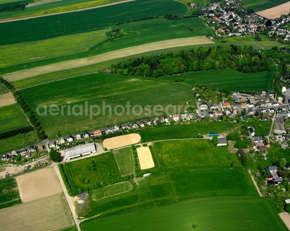 Aerial photograph Burkersdorf - Agricultural land and field boundaries surround the settlement area of the village in Burkersdorf in the state Saxony, Germany
