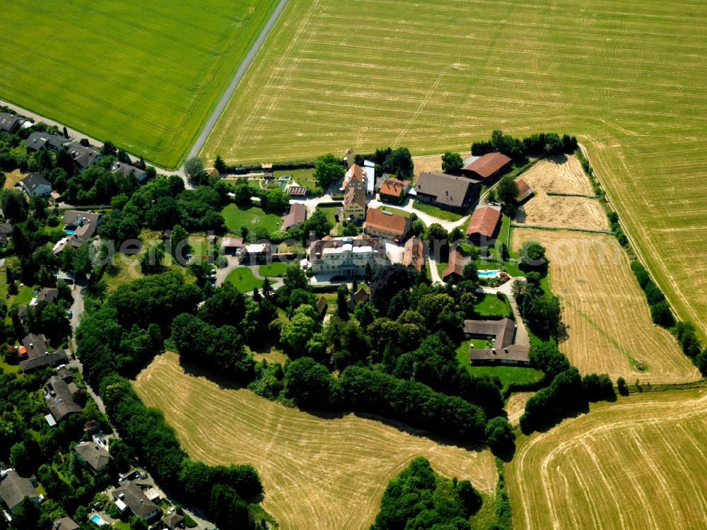 Derendingen from the bird's eye view: Agricultural land and field boundaries surround the settlement area of the village in Derendingen in the state Baden-Wuerttemberg, Germany