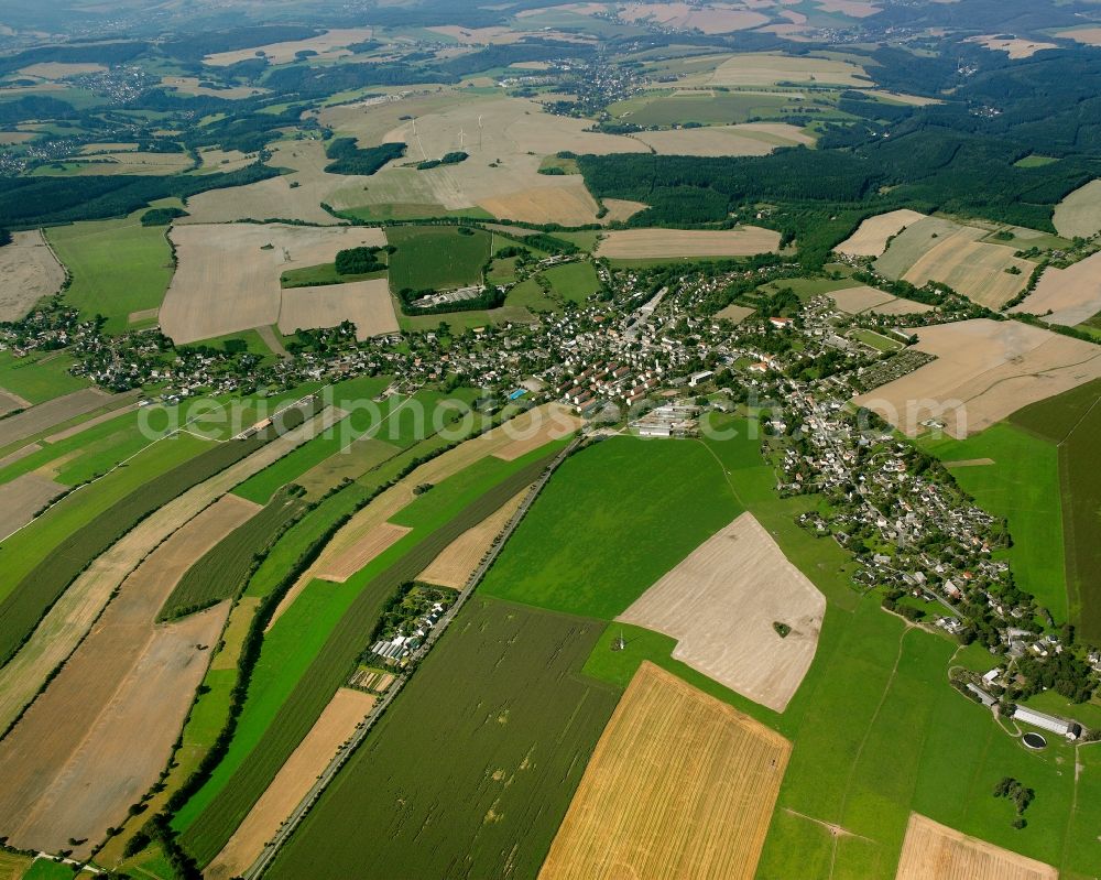 Eppendorf from the bird's eye view: Agricultural land and field boundaries surround the settlement area of the village in Eppendorf in the state Saxony, Germany