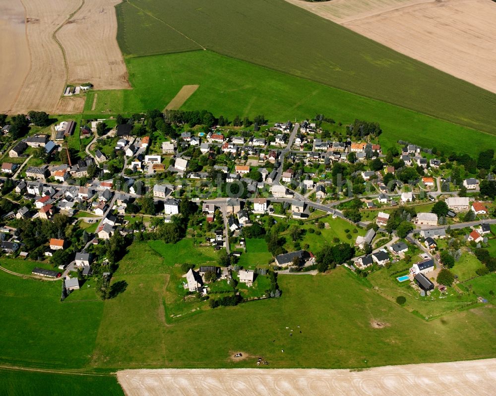 Aerial photograph Eppendorf - Agricultural land and field boundaries surround the settlement area of the village in Eppendorf in the state Saxony, Germany
