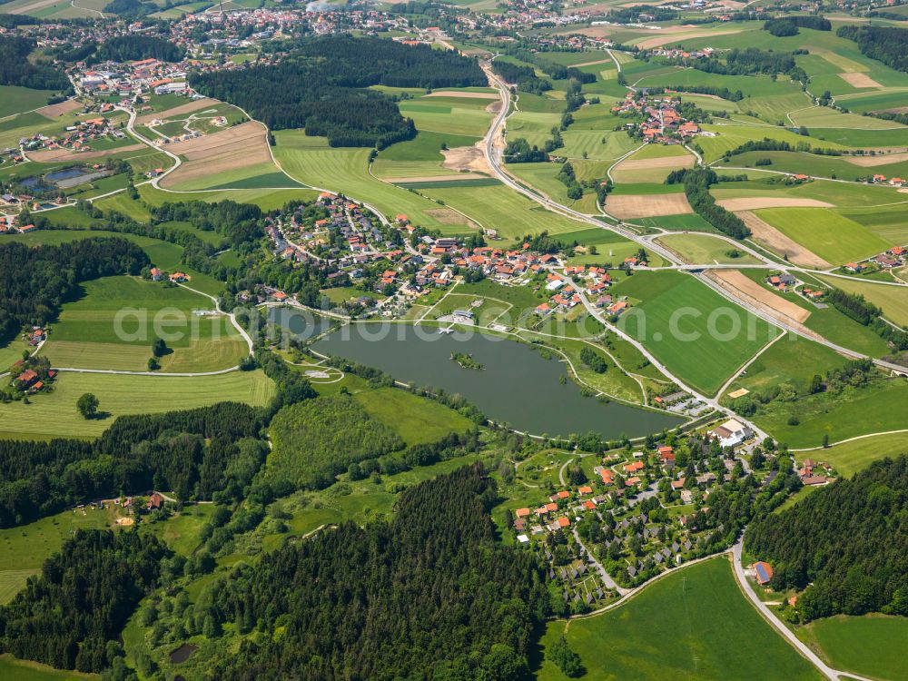 Aerial photograph Erlauzwiesel - Agricultural land and field boundaries surround the settlement area of the village in Erlauzwiesel in the state Bavaria, Germany
