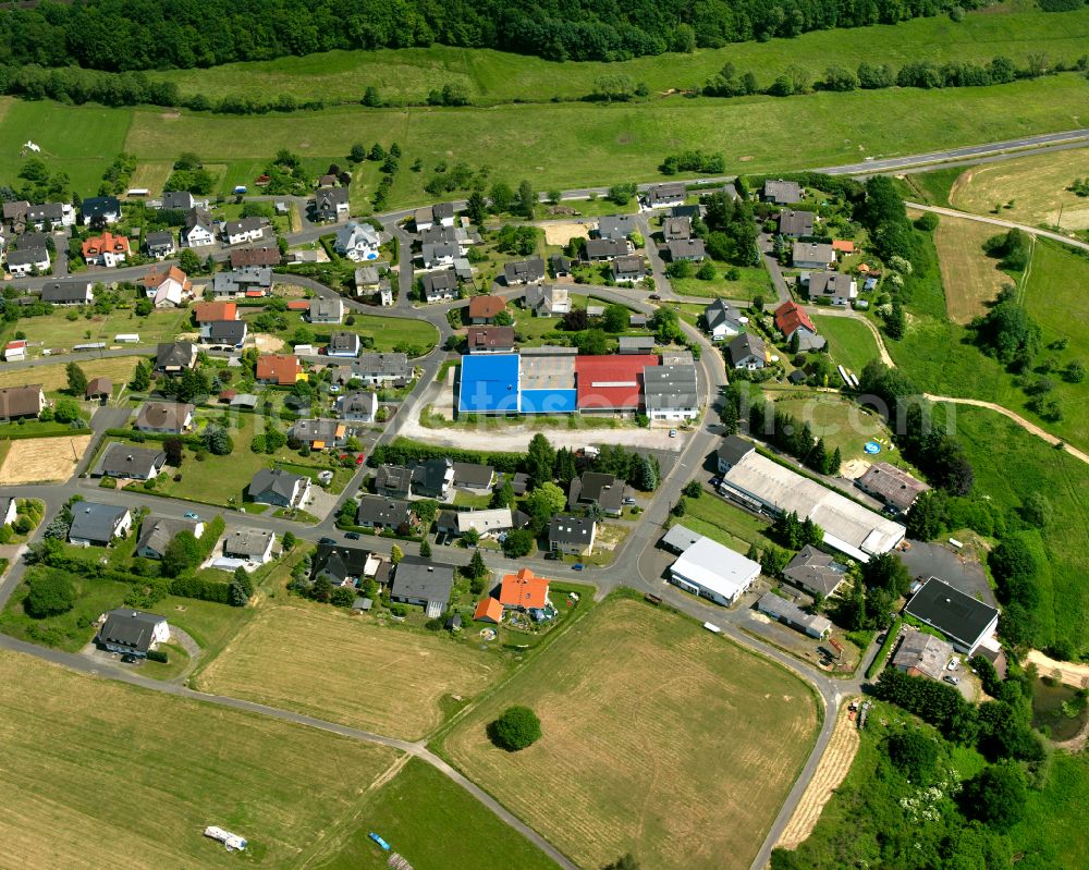 Fellerdilln from the bird's eye view: Agricultural land and field boundaries surround the settlement area of the village in Fellerdilln in the state Hesse, Germany