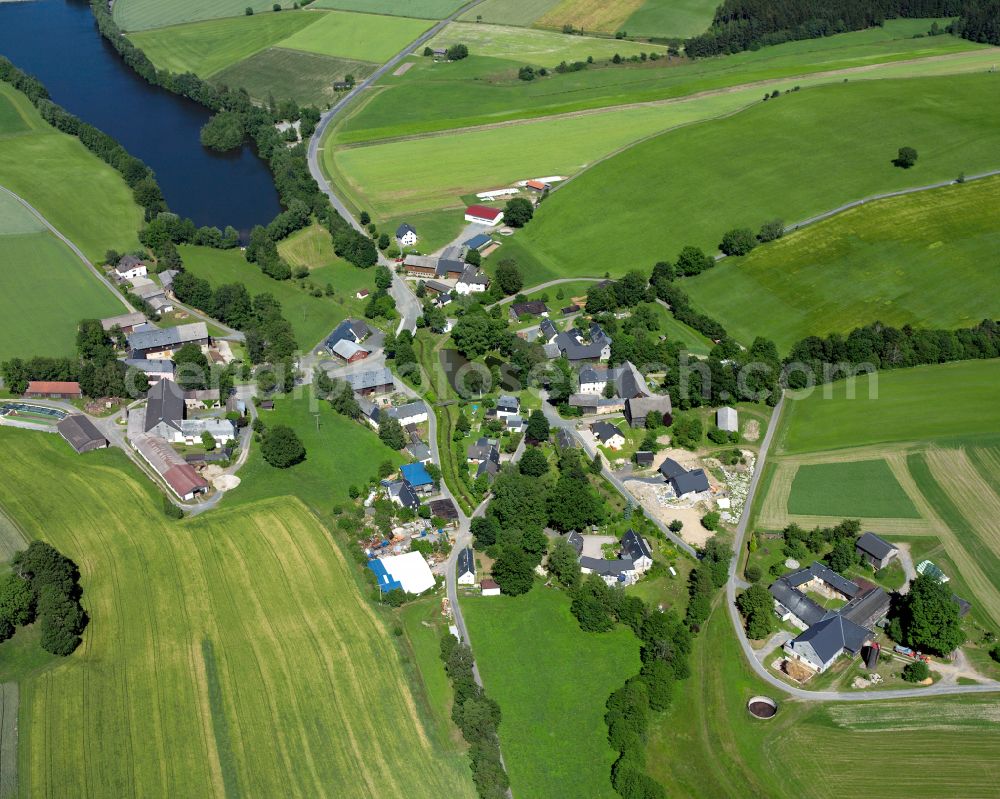 Aerial photograph Förmitz - Agricultural land and field boundaries surround the settlement area of the village in Förmitz in the state Bavaria, Germany