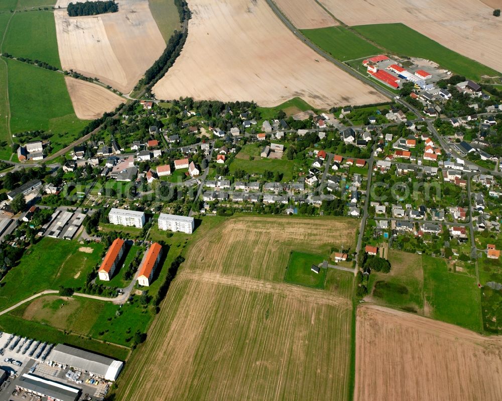 Großschirma from the bird's eye view: Agricultural land and field boundaries surround the settlement area of the village in Großschirma in the state Saxony, Germany