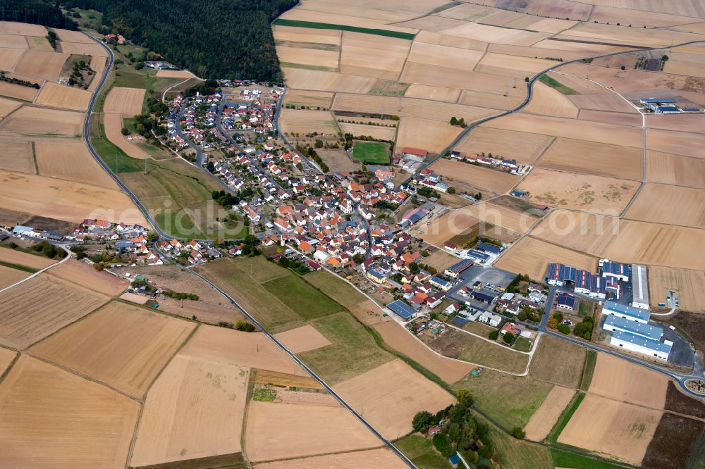 Aerial photograph Hausen - Agricultural land and field boundaries surround the settlement area of the village in Hausen in the state Bavaria, Germany