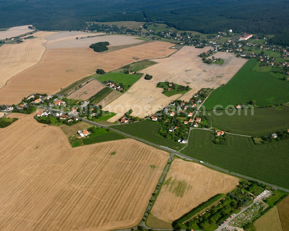 Hetzdorf from the bird's eye view: Agricultural land and field boundaries surround the settlement area of the village in Hetzdorf in the state Saxony, Germany