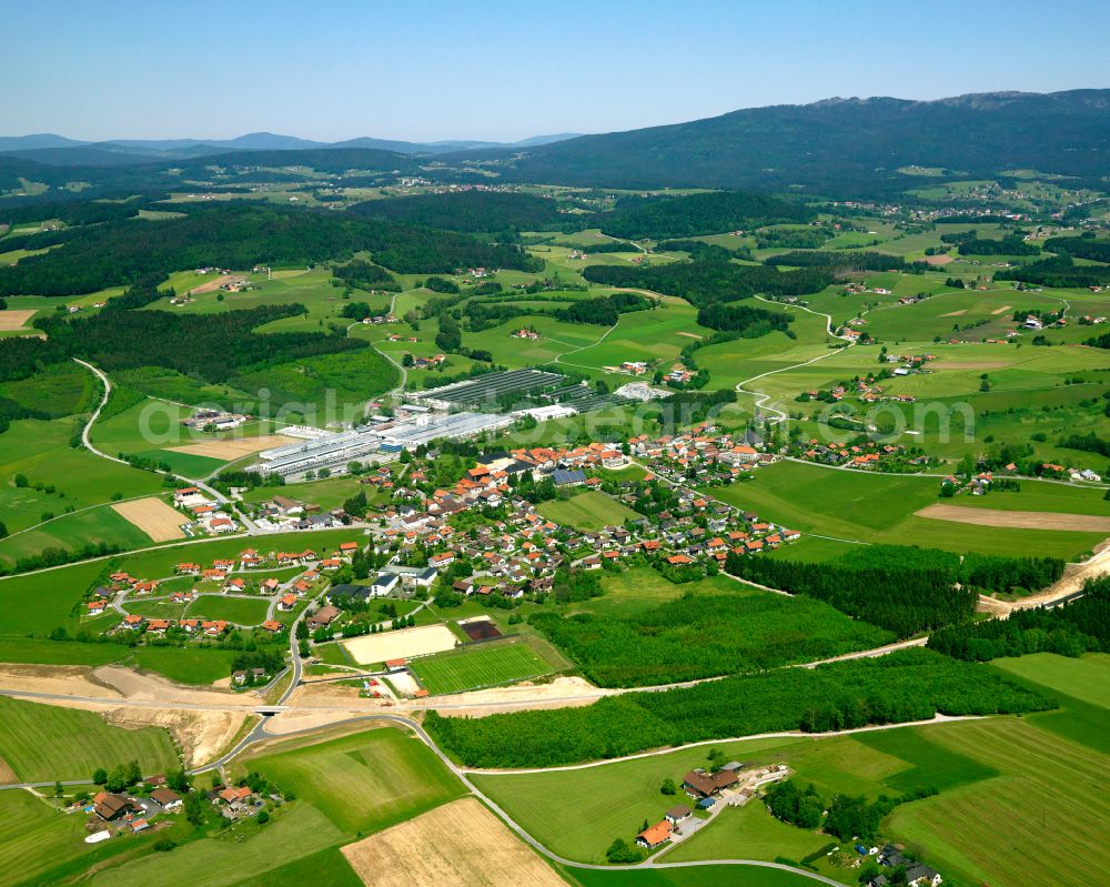Aerial image Jandelsbrunn - Agricultural land and field boundaries surround the settlement area of the village in Jandelsbrunn in the state Bavaria, Germany