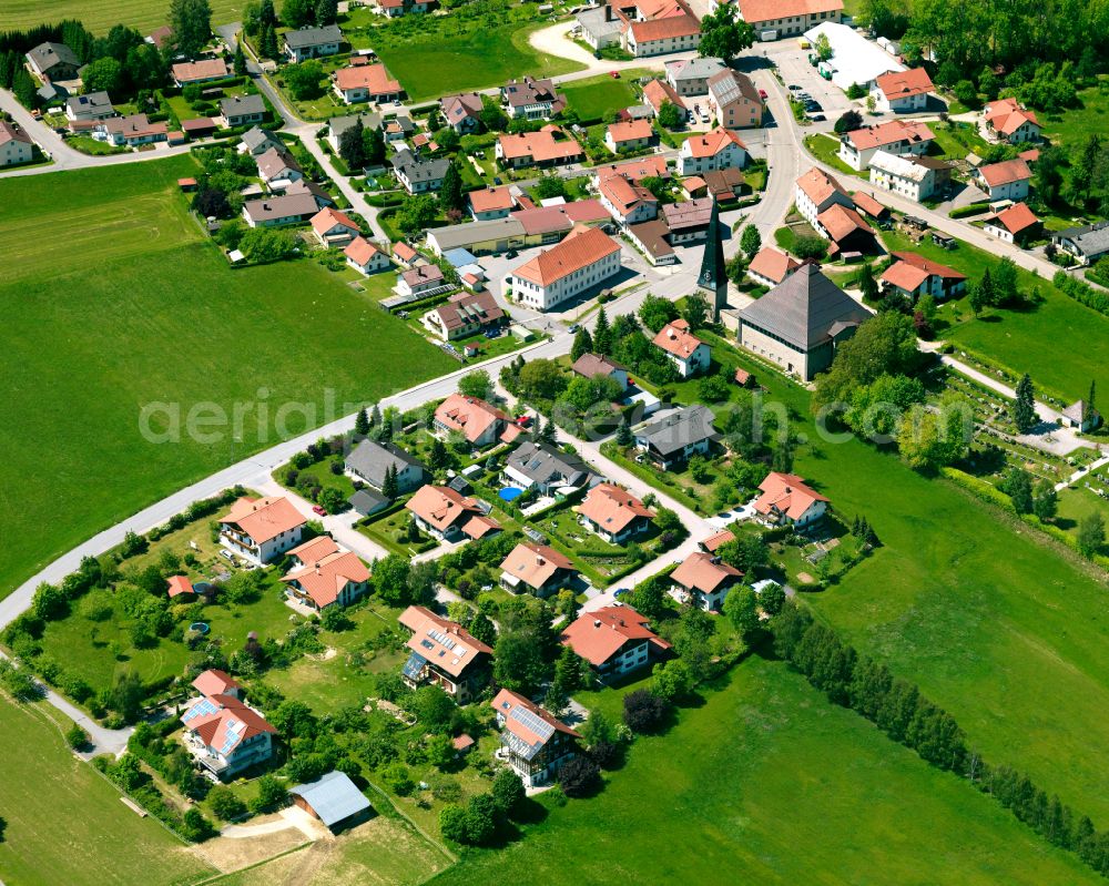 Aerial photograph Jandelsbrunn - Agricultural land and field boundaries surround the settlement area of the village in Jandelsbrunn in the state Bavaria, Germany