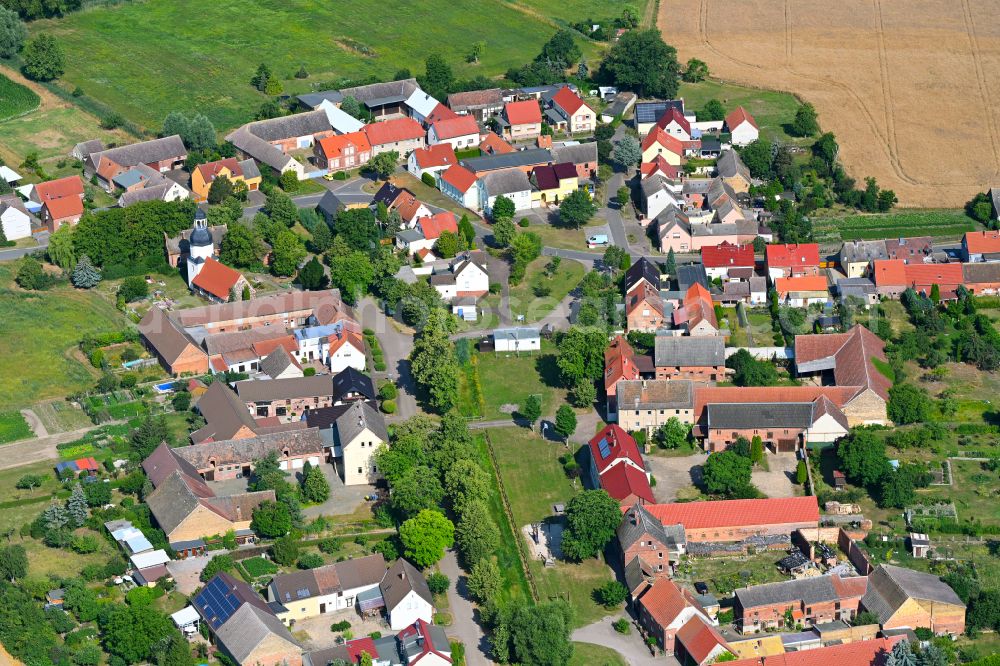 Aerial photograph Kemberg - Agricultural land and field boundaries surround the settlement area of the village in Kemberg in the state Saxony-Anhalt, Germany
