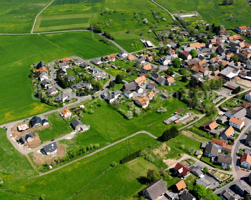 Aerial photograph Klein-Eichen - Agricultural land and field boundaries surround the settlement area of the village in Klein-Eichen in the state Hesse, Germany