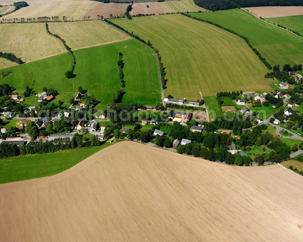 Kleinhartmannsdorf from the bird's eye view: Agricultural land and field boundaries surround the settlement area of the village in Kleinhartmannsdorf in the state Saxony, Germany