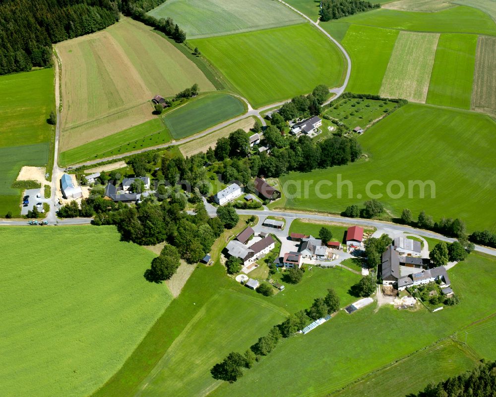 Aerial image Kleinlosnitz - Agricultural land and field boundaries surround the settlement area of the village in Kleinlosnitz in the state Bavaria, Germany