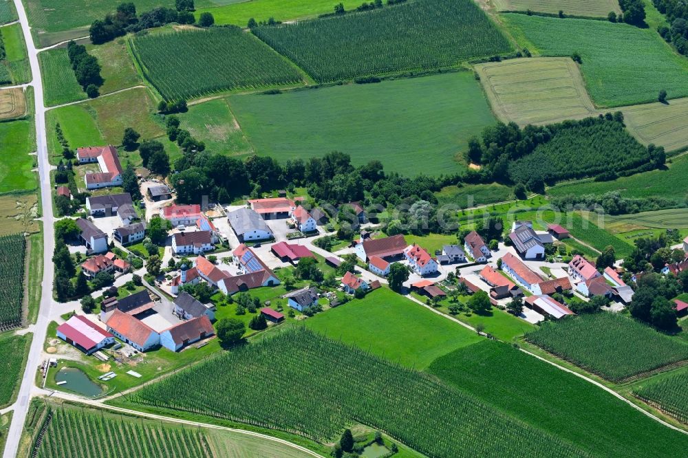 Aerial photograph Kleinreichertshofen - Agricultural land and field boundaries surround the settlement area of the village in Kleinreichertshofen in the state Bavaria, Germany