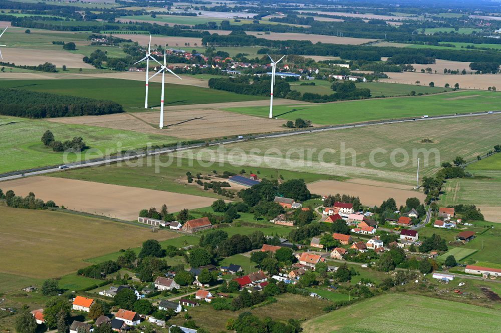 Aerial photograph Könkendorf - Agricultural land and field boundaries surround the settlement area of the village in Koenkendorf in the state Brandenburg, Germany