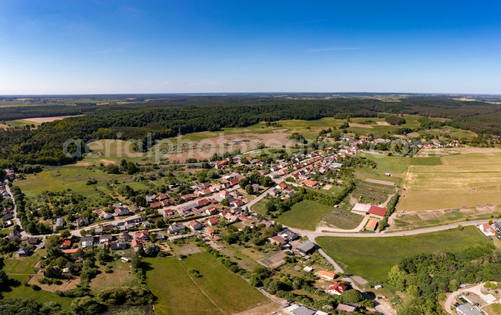 Aerial photograph Brodowin - Agricultural land and field boundaries surround the settlement area of the village vom Oekodorf Brodowin in the state Brandenburg, Germany