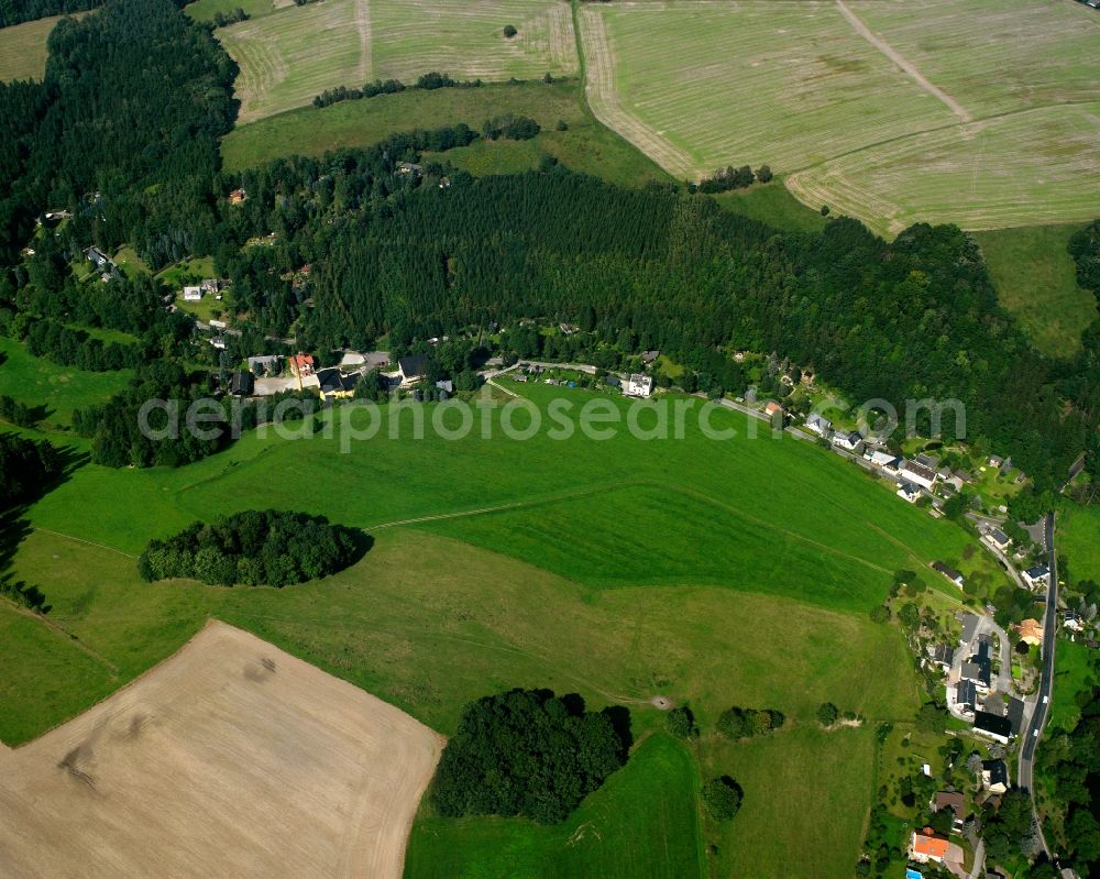 Kunnersdorf from the bird's eye view: Agricultural land and field boundaries surround the settlement area of the village in Kunnersdorf in the state Saxony, Germany