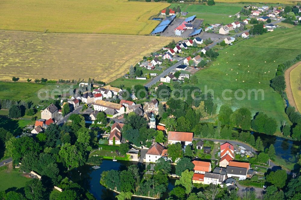 Lampertswalde from the bird's eye view: Agricultural land and field boundaries surround the settlement area of the village in Lampertswalde in the state Saxony, Germany