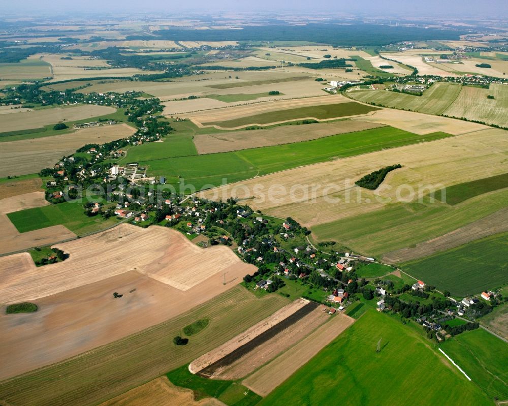 Aerial photograph Langhennersdorf - Agricultural land and field boundaries surround the settlement area of the village in Langhennersdorf in the state Saxony, Germany