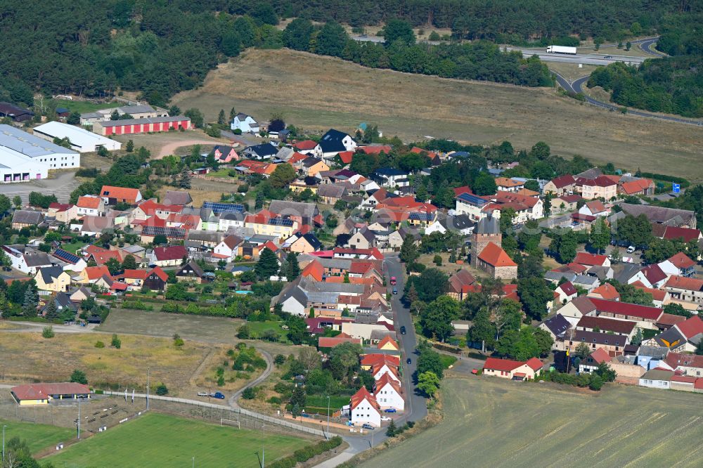 Linthe from the bird's eye view: Agricultural land and field boundaries surround the settlement area of the village in Linthe in the state Brandenburg, Germany