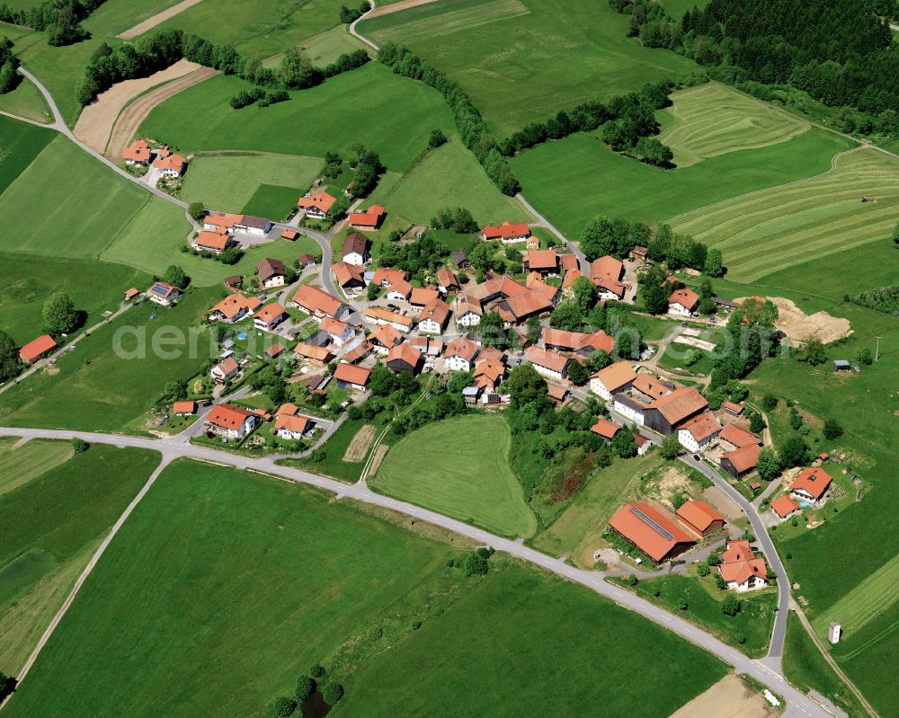 Lämmersreut from above - Agricultural land and field boundaries surround the settlement area of the village in Lämmersreut in the state Bavaria, Germany