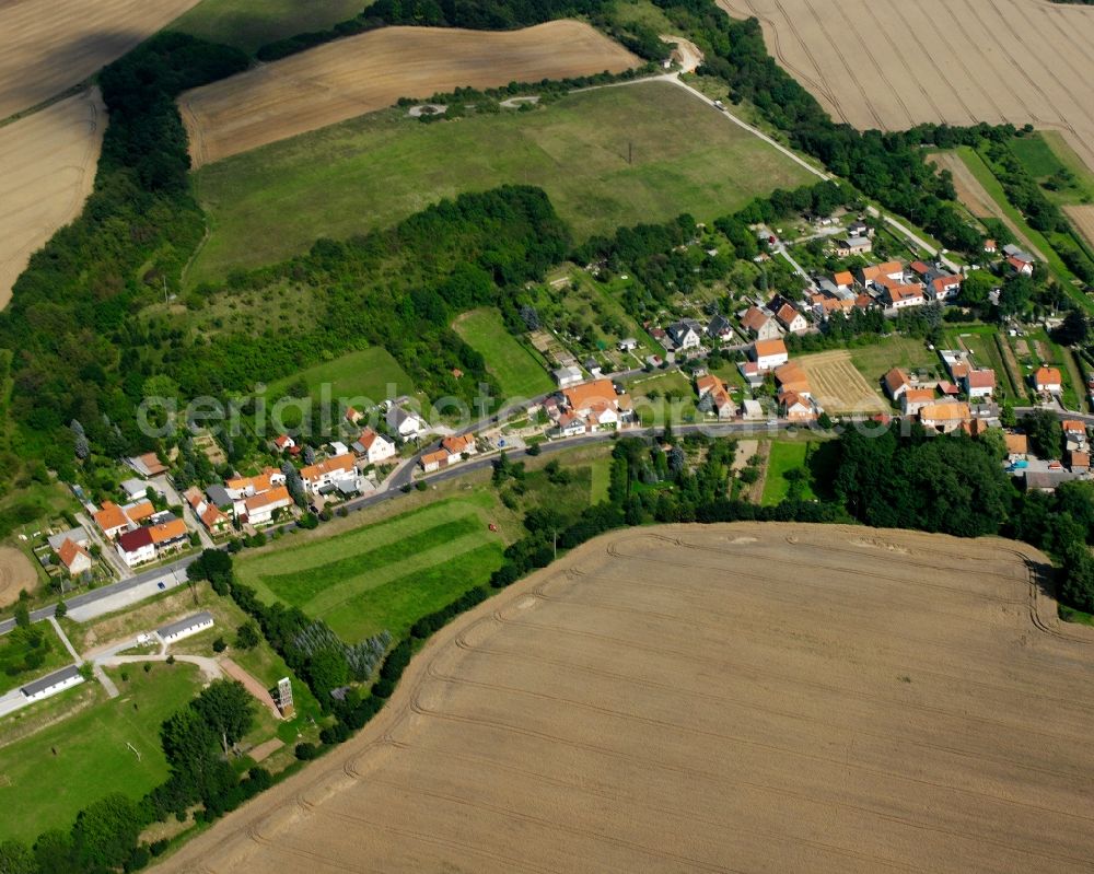 Aerial photograph Marolterode - Agricultural land and field boundaries surround the settlement area of the village in Marolterode in the state Thuringia, Germany