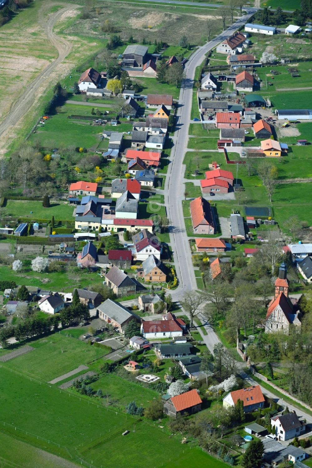Aerial photograph Menkin - Agricultural land and field boundaries surround the settlement area of the village in Menkin in the state Brandenburg, Germany