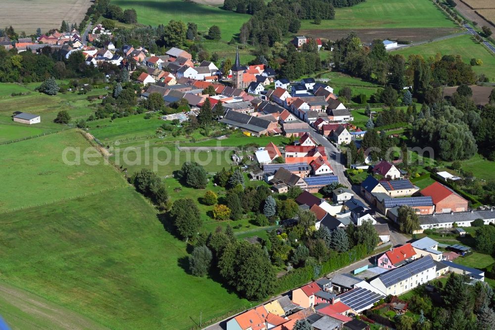 Mühlstedt from the bird's eye view: Agricultural land and field boundaries surround the settlement area of the village in Muehlstedt in the state Saxony-Anhalt, Germany