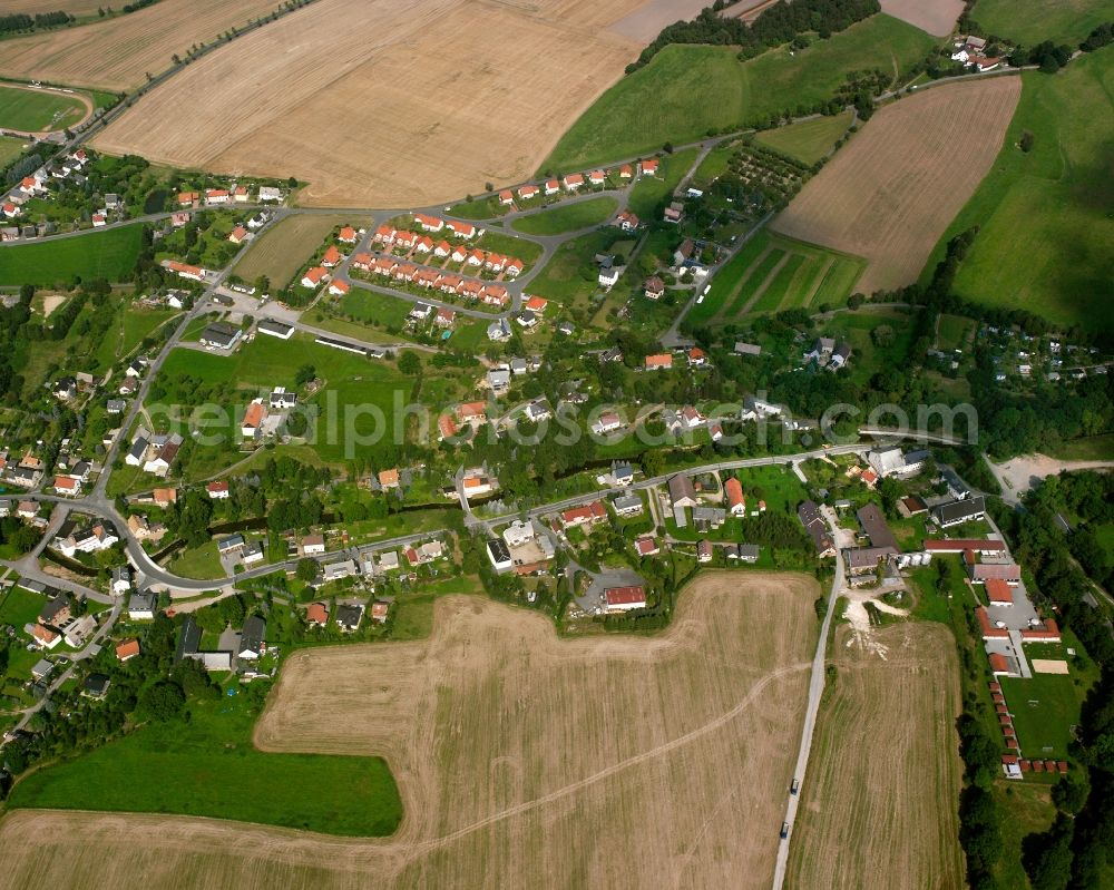 Naundorf from the bird's eye view: Agricultural land and field boundaries surround the settlement area of the village in Naundorf in the state Saxony, Germany
